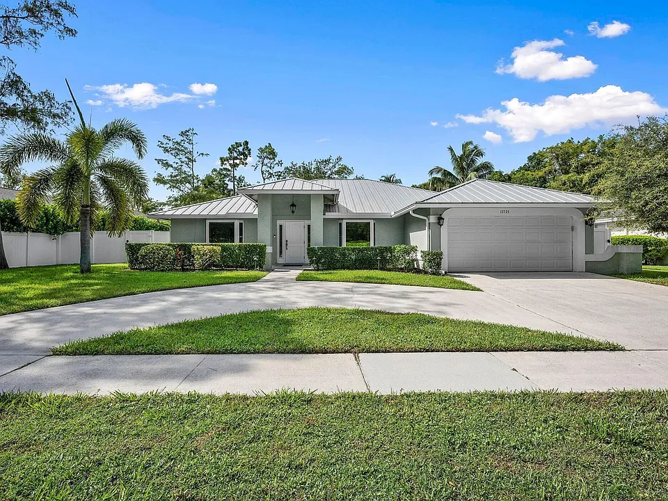 13724 Lilac Pl
