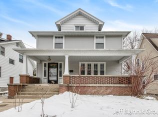 358 Glenhaven Ave NW, Grand Rapids, MI 49504