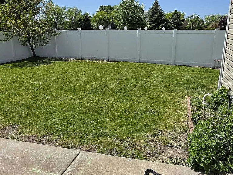 2416 Boxwood Ln — Photo 38