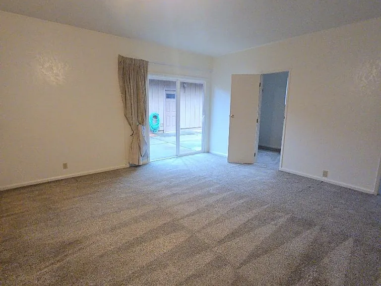 615 Beverly Way — Photo 10