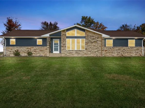 948 W 1st St, Monticello, IA 52310