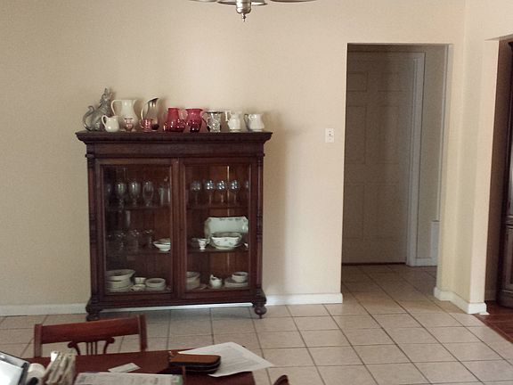Brkfst Room to hallway