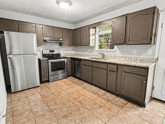 5th image of 2480 Watson Rd