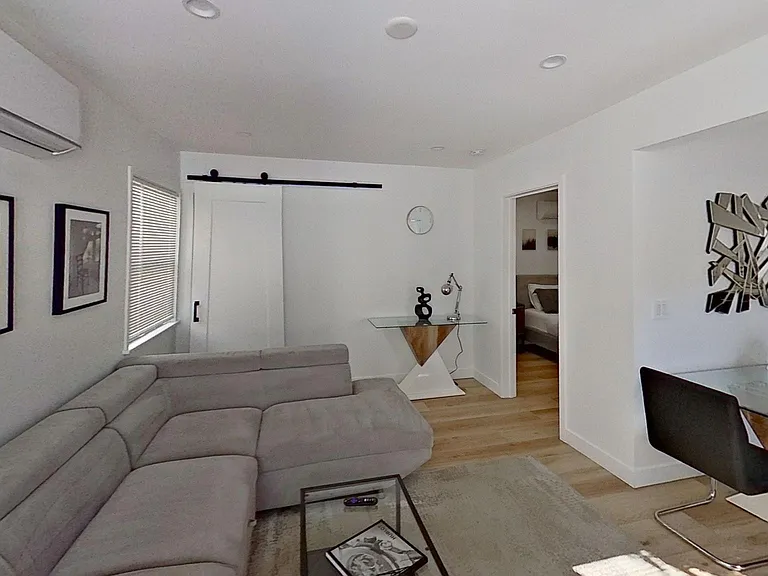 10863 Kling St #4 — Photo 8