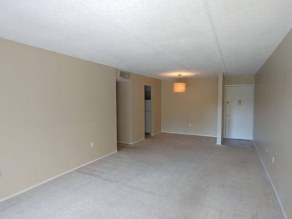 3rd image of 4601 Grayview Ct APT 104C
