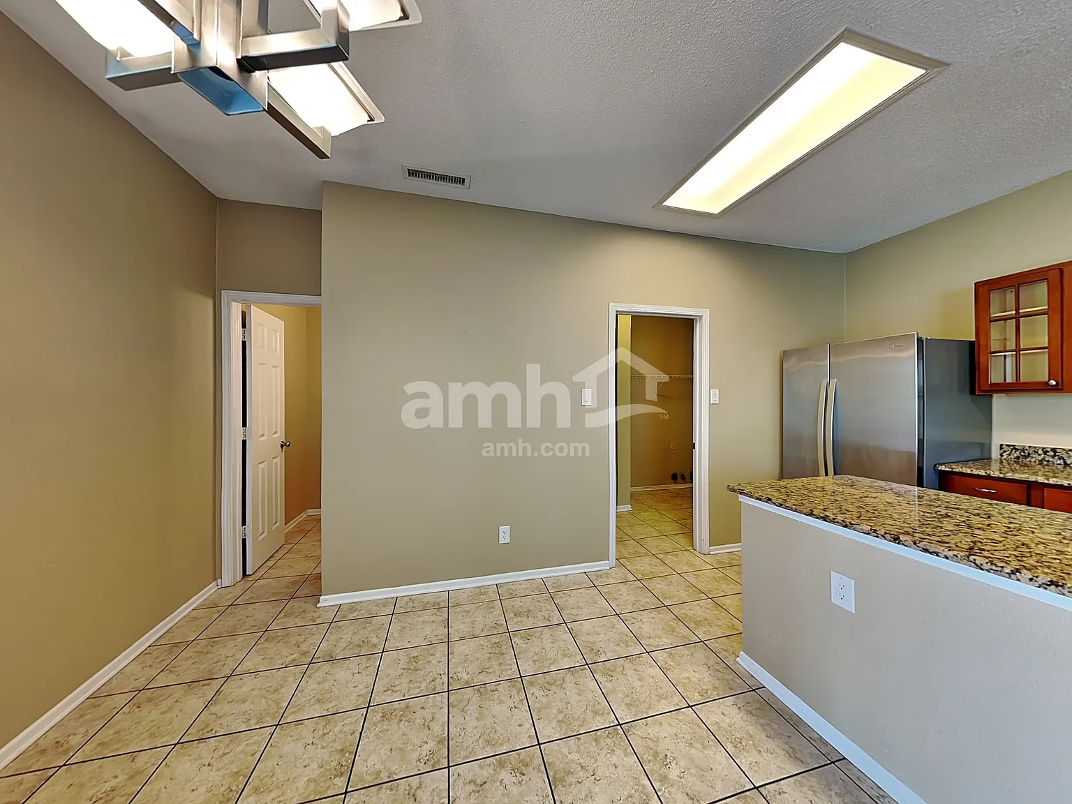 3 bed, 2.5 bath, 2152 sqft, $2,380 — Photo 4