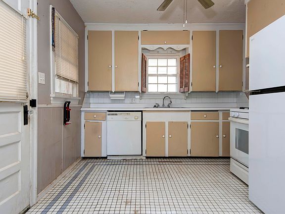 5th image of 1126 E Sunshine Street