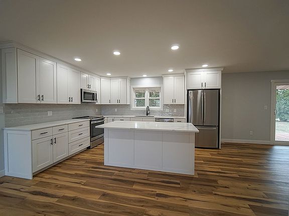 2nd image of 1013 Pleasant Dr