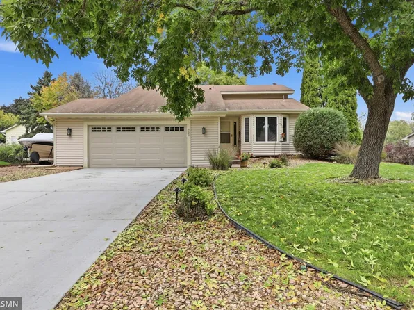 720 Sierra Trl, Chanhassen, MN 55317