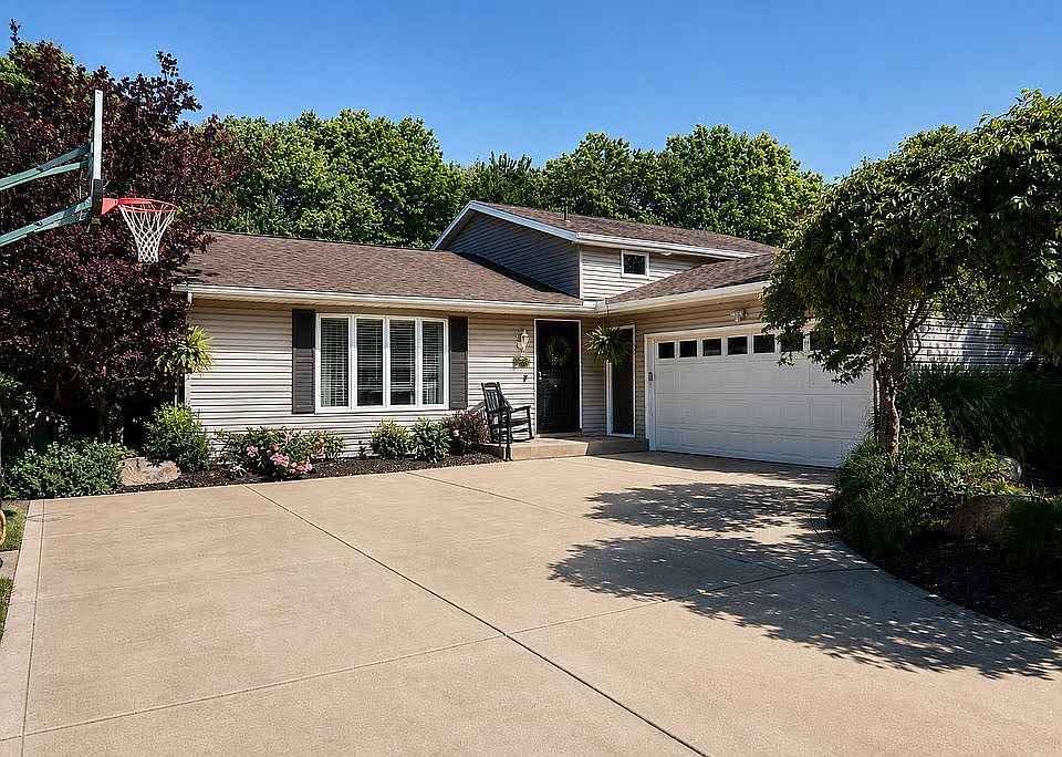 1st image of 15269 Walnut Creek Dr