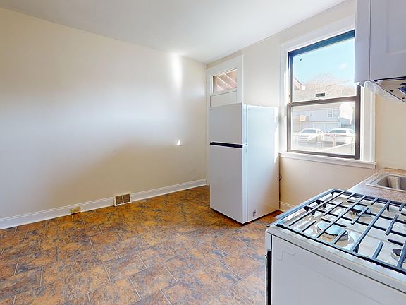 3rd image of 534 Cora St
