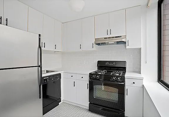 3rd image of 300 E 90th St APT 5C