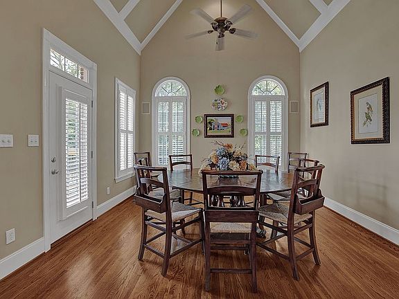 Beautiful room/ 2nd dining