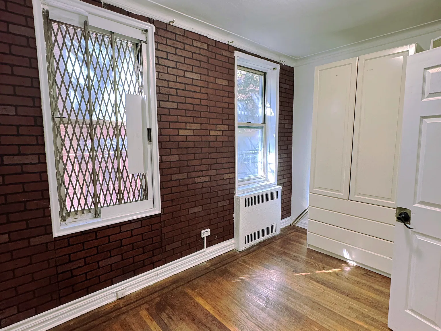 Jewel Ave, Flushing — Photo 4