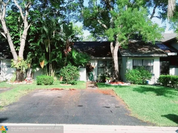 8213 NW 100th Dr, Tamarac, FL 33321