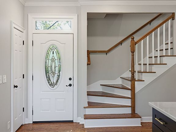 5th image of 2836 Woodlawn Dr