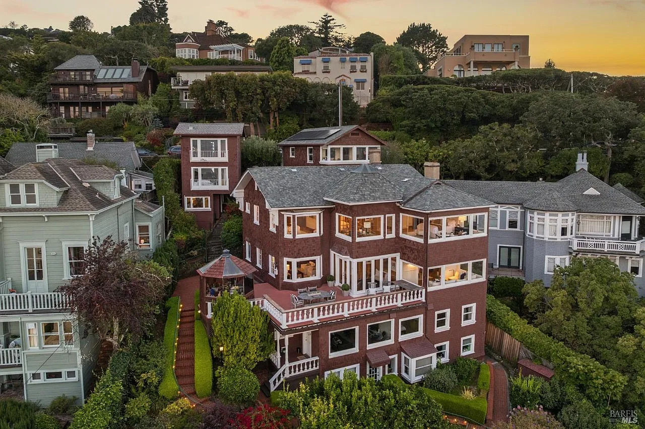 Bulkley Ave, Sausalito — Photo 1