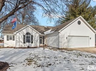 517 E Harpole St, Williamsville, IL 62693
