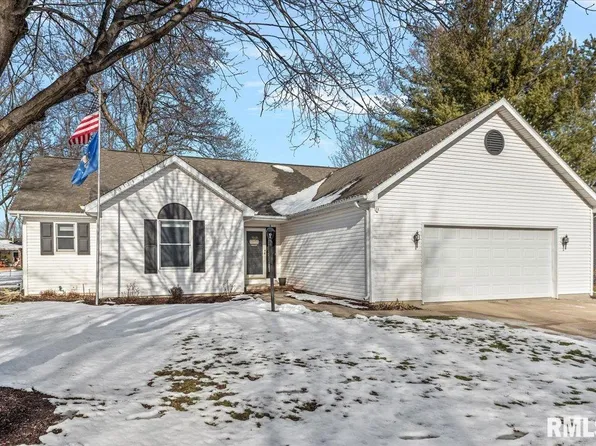 517 E Harpole St, Williamsville, IL 62693