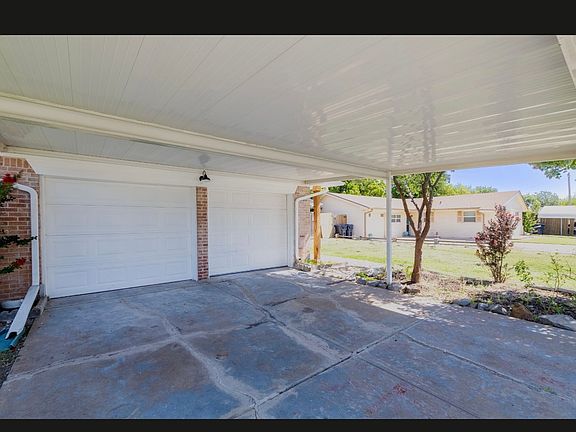 3rd image of 1609 SW 78th Ter
