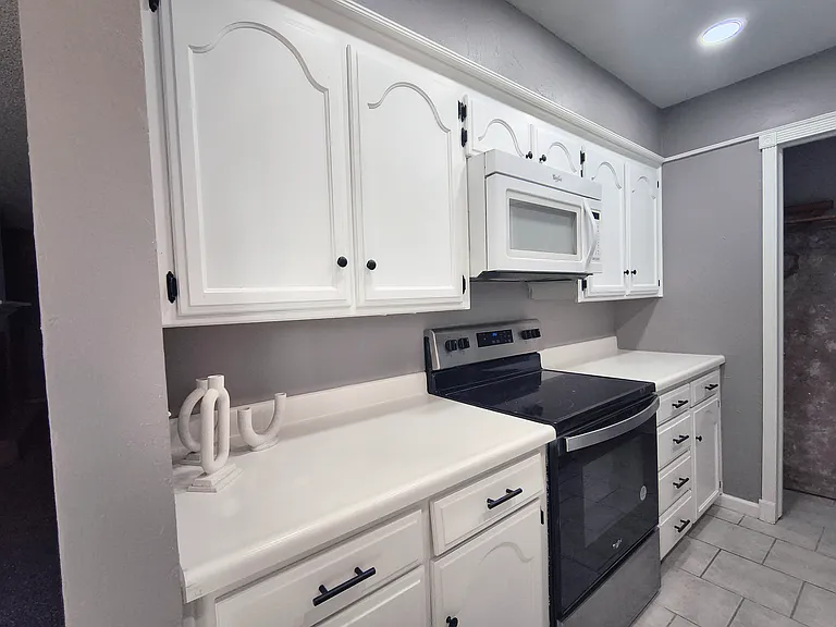 11417 N May Ave #D — Photo 10