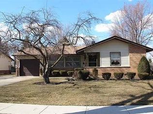 358 Birchwood Ave, Elk Grove Village, IL 60007