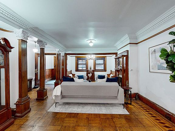 4th image of 205 W 139th St