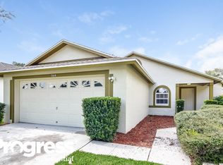 704 Sand Ridge Dr, Valrico, FL 33594