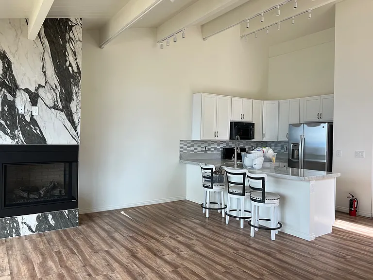 549 Lakeshore Blvd #17 — Photo 3