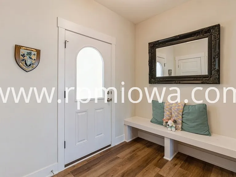 5901 NE Sherman Dr — Photo 2