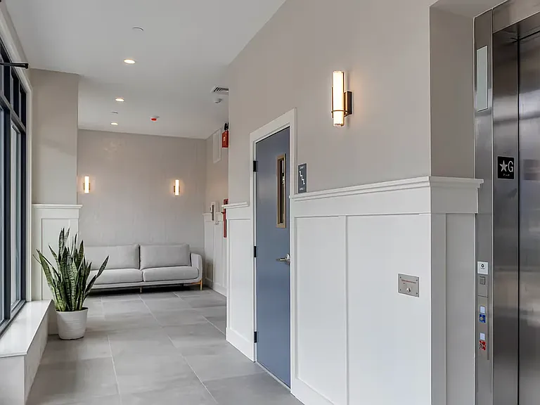 125 Warren Apartments — Photo 9