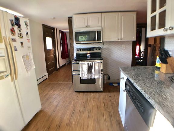 5th image of 202 Bedford St