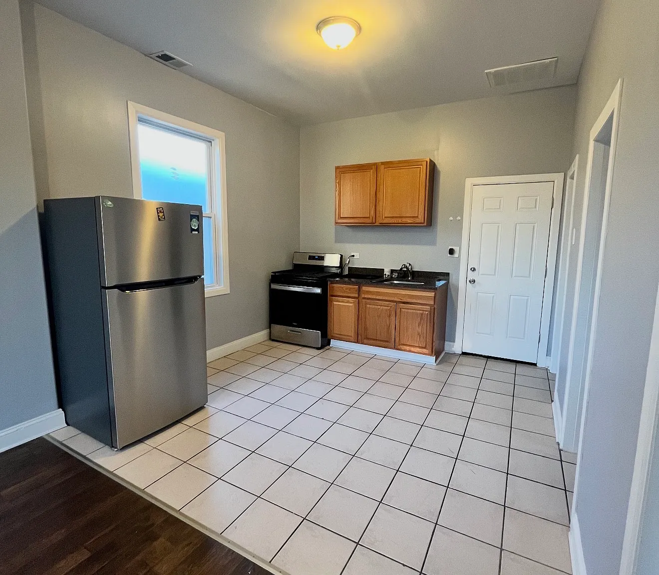 2 bed, $1,300 — Photo 2