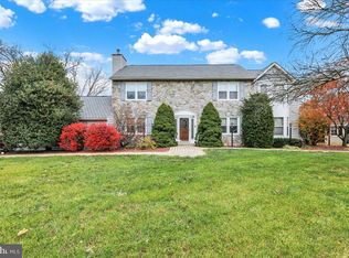 2 Hampton Dr, Gilbertsville, PA 19525