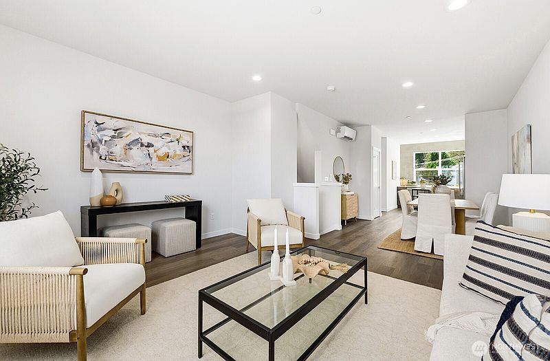 4th image of 749 7th Avenue NW
