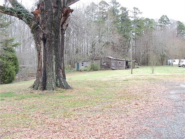 2nd image of 553 Midway Lake Rd
