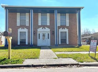 825 Clubside Dr, East Bernard, TX 77435