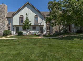 6526 W 49th St, Mission, KS 66202