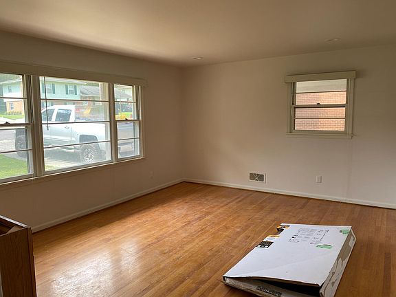 2nd image of 3333 Kingswood Dr