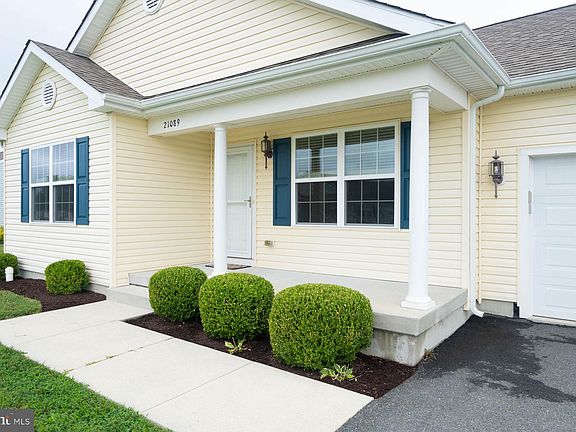 3rd image of 21089 Emerald Isle Dr