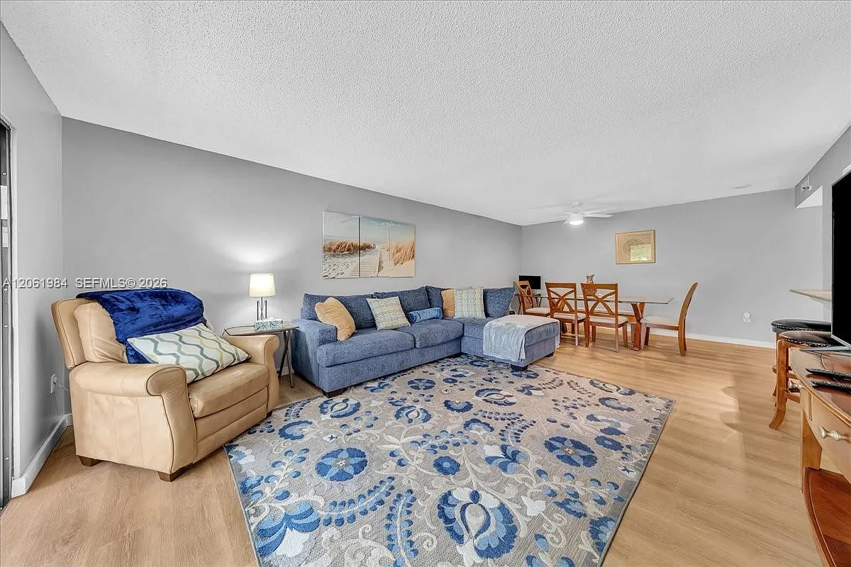 Cypress Bend Condominium — Photo 2