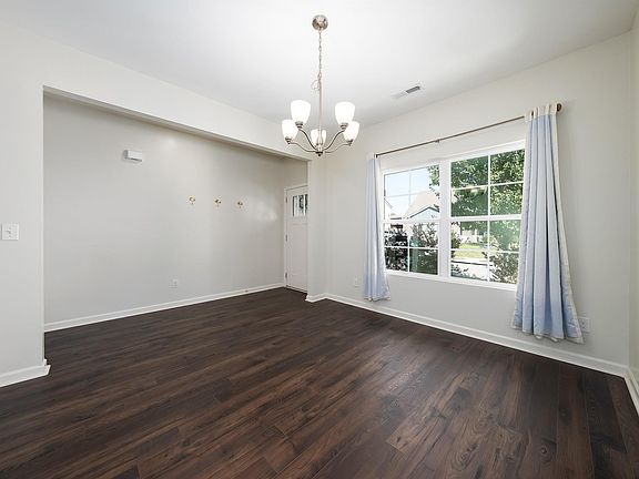 4th image of 22733 Joselyn Green Dr