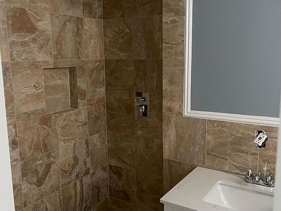 5th image of 1140 E 98th St