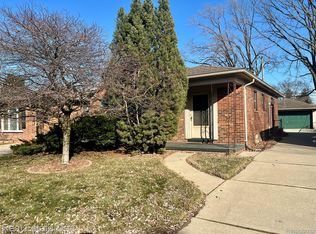 9070 Riverview Ave, Redford, MI 48239