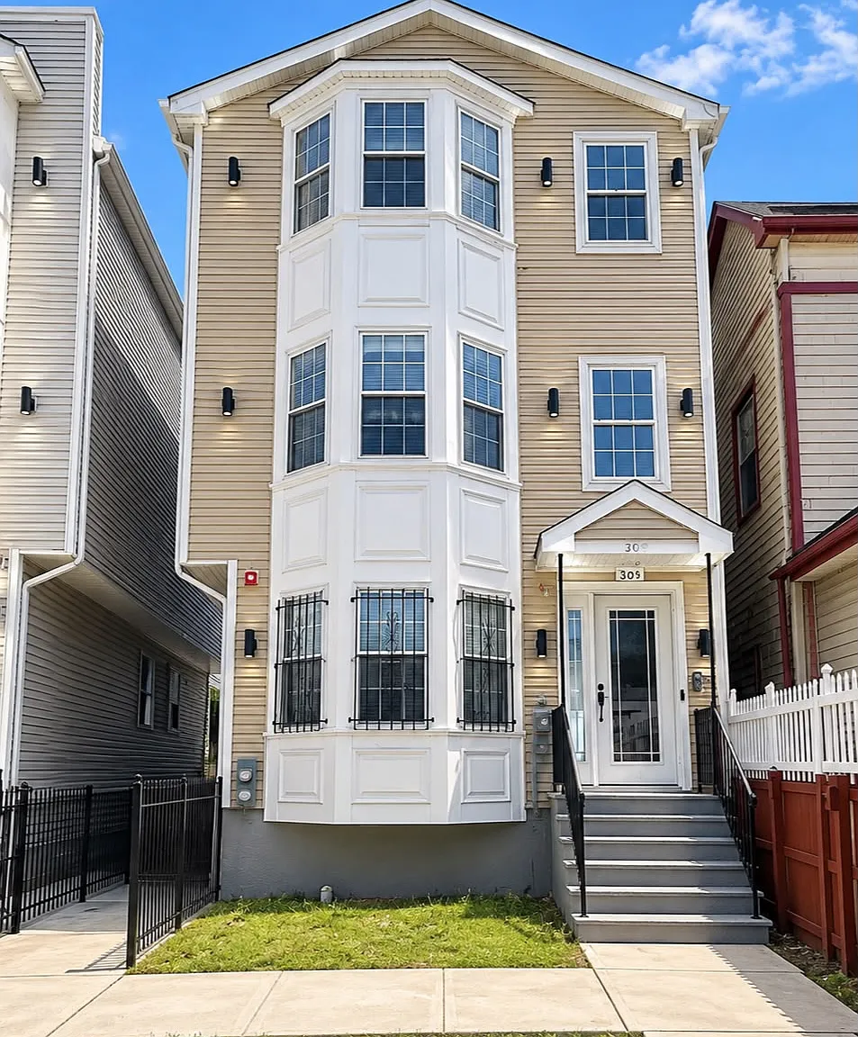 3 bed, $2,350 — Photo 1