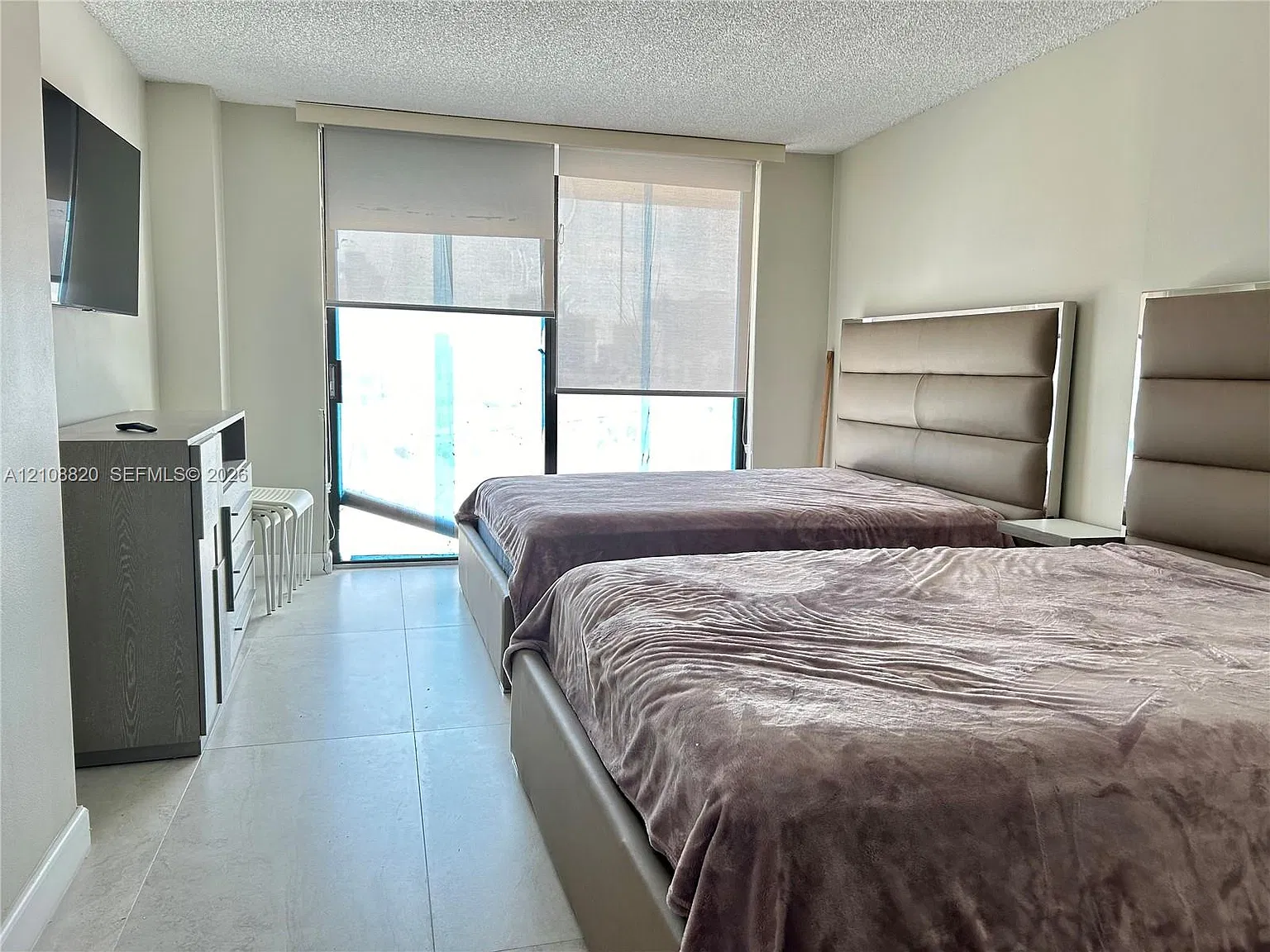 Winston Towers 600 Condo — Photo 3