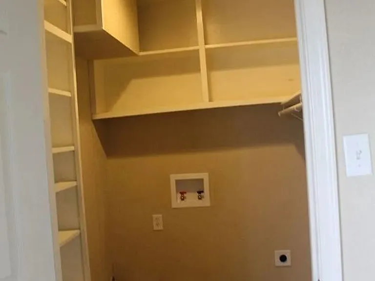 901 Hill St — Photo 6