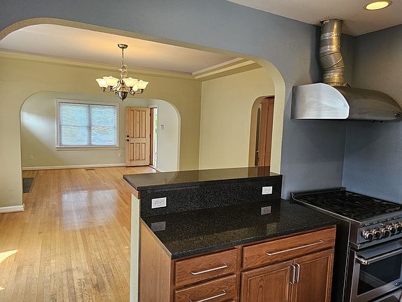 5th image of 5426 Green Lake Way N