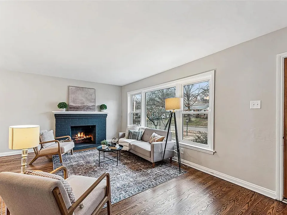 548 W Essex Ave
