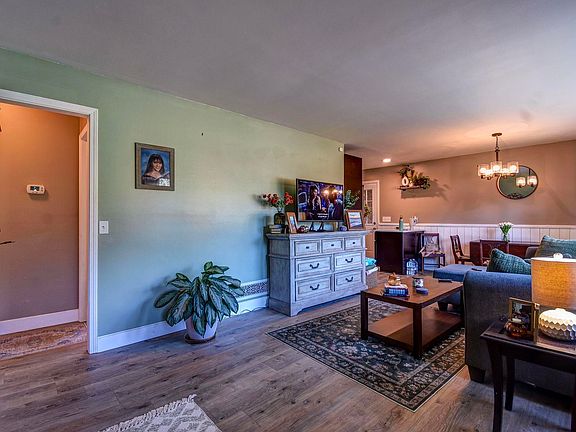 5th image of 1101 Cramer Dr